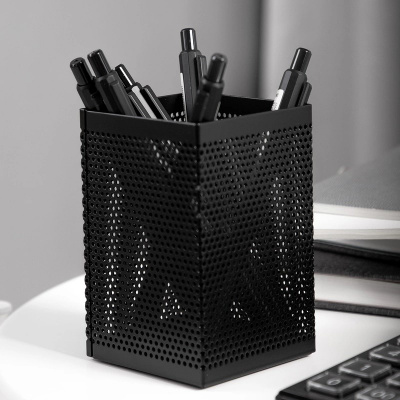 Подставка-стакан для канцелярских принадлежностей Deli черная 7.2x7.2x10.8 см - фото 3